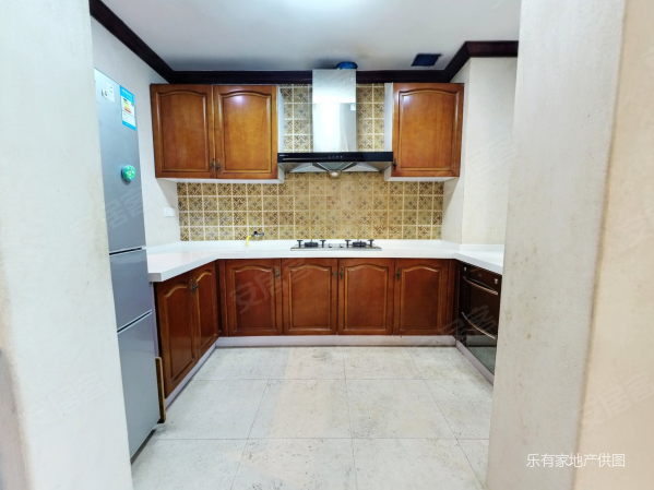 宝体地铁口南北通透四房,君逸世家参考价以下300万,10xx