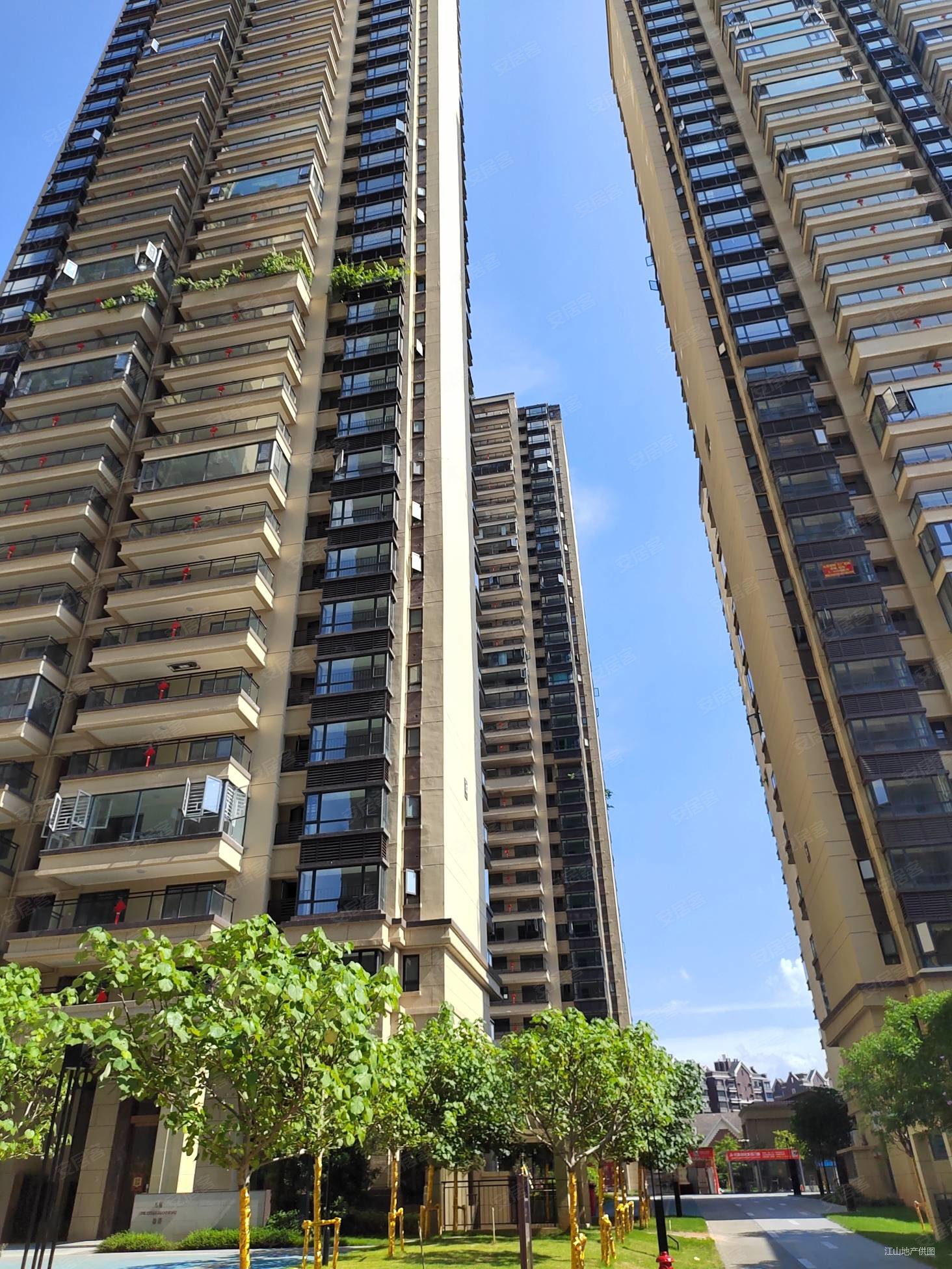 4室2厅南北通透电梯房檀府印象檀玥满二住房采光