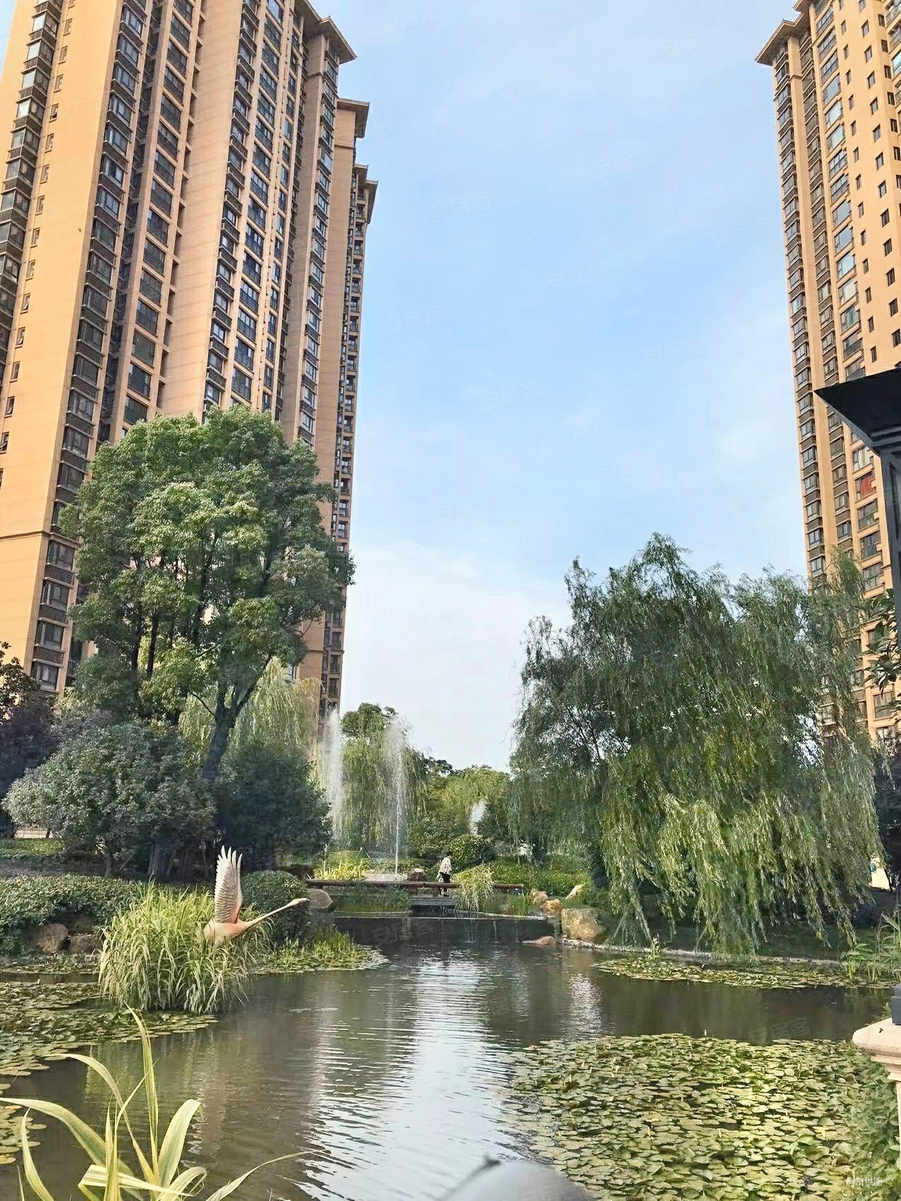 雅居乐滨江国际三四期4室2厅2卫142.06㎡南北560万