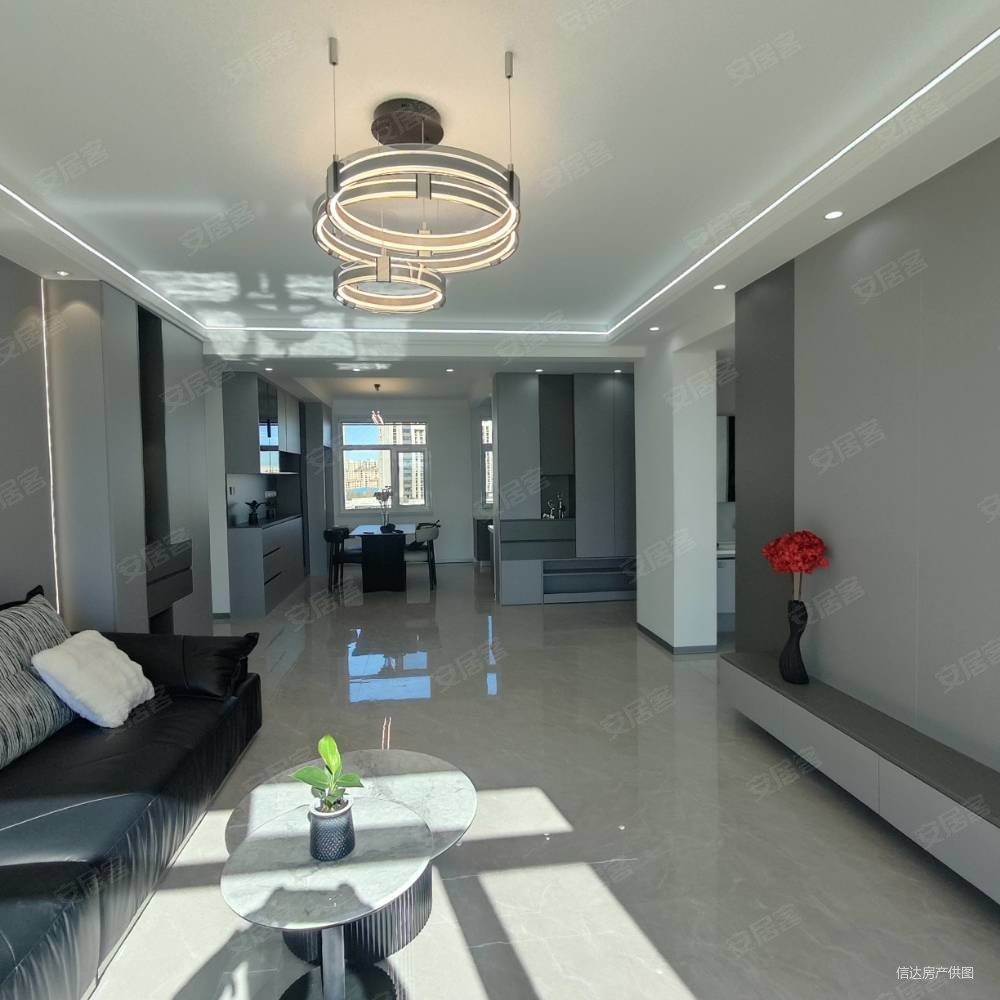 御湖原著3室2厅2卫131㎡南北108万