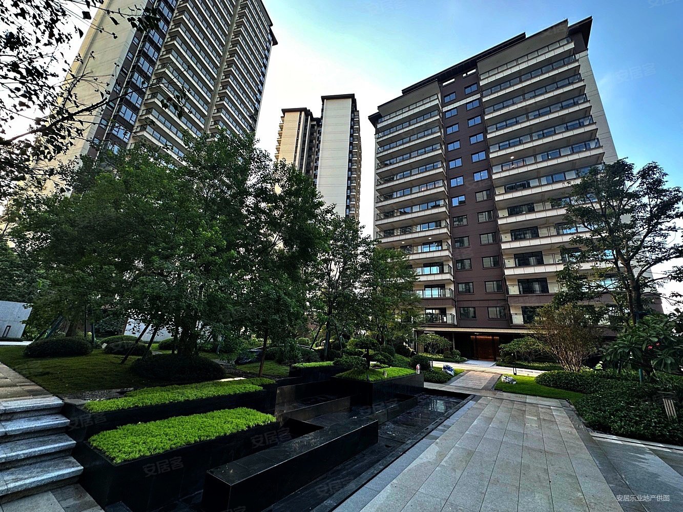 万科公望95平85w3房2厅2卫民中全新未住过