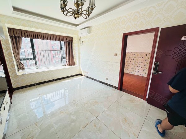 深圳南山桃源村龙珠军苑南山区7号线桃源村地铁站小区精装修房子出租