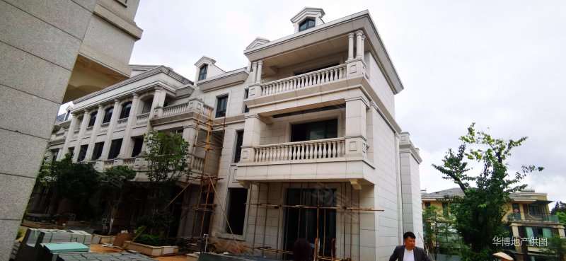 隔滇池一步春城 别墅房东定居国外忍痛割爱低于市场价300万,春城首府
