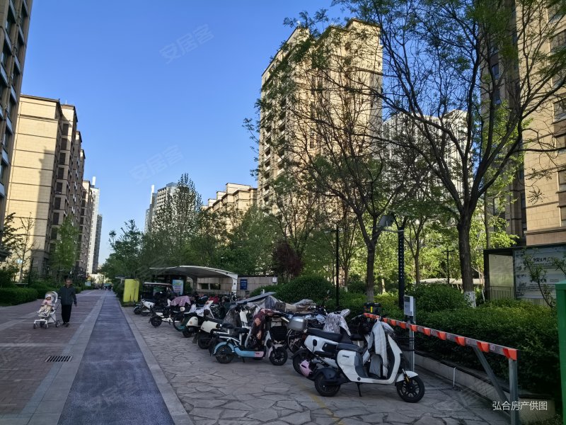 山钢新天地3室2厅1卫121㎡南北285万