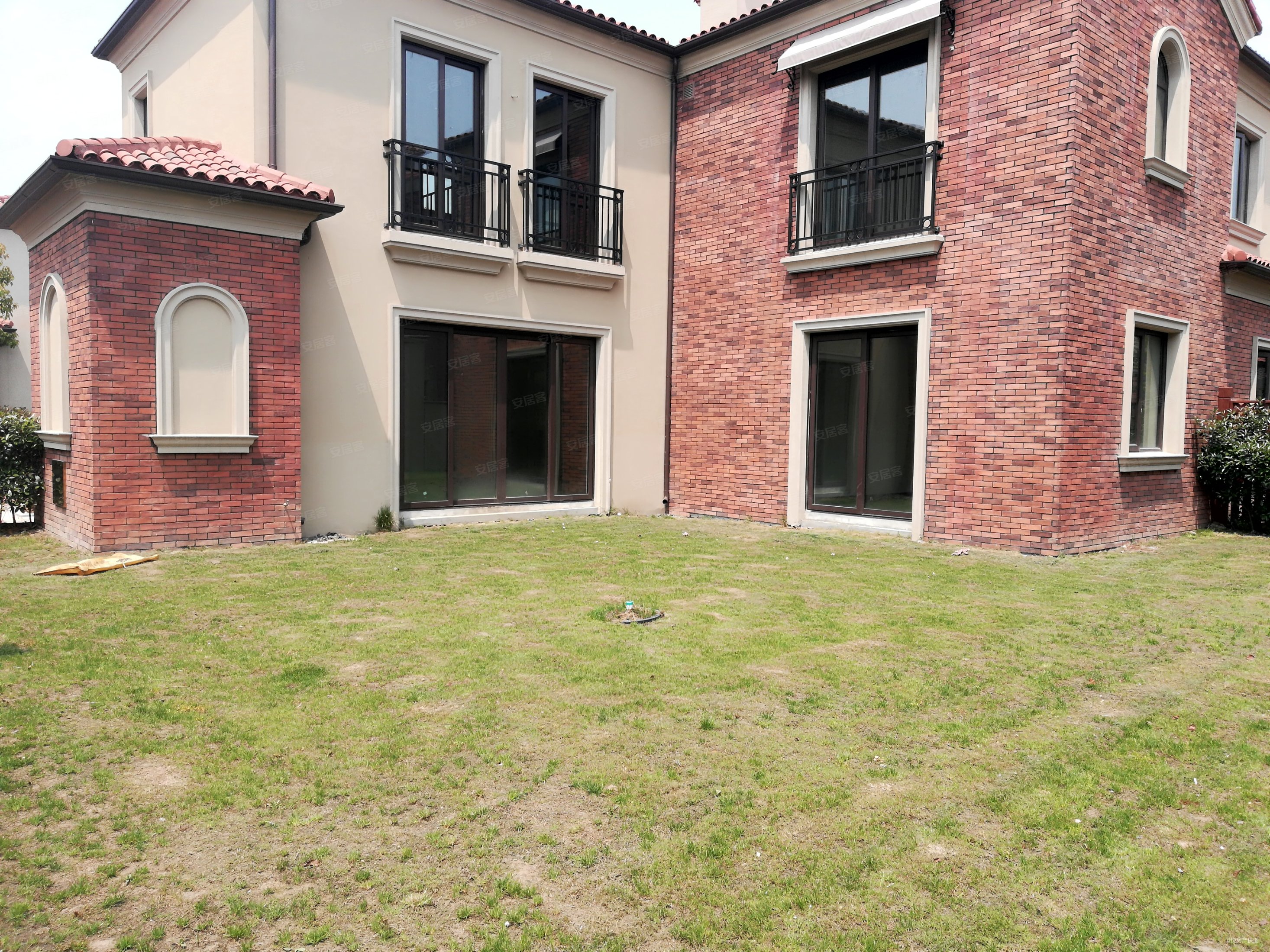 时代御湖合院别墅私密集中南花园200平难得遇到的大花园