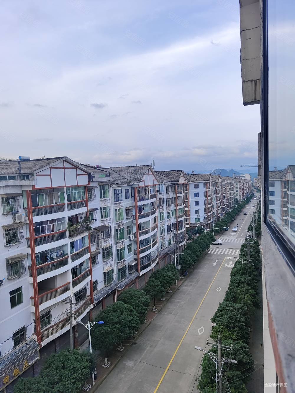 金石花园3室2厅2卫171.47㎡南北46.6万