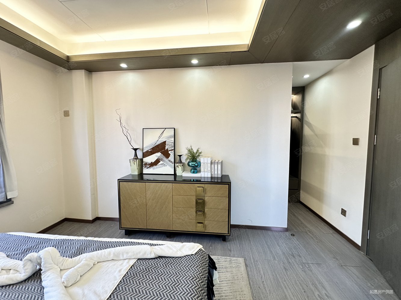 海宏天玺4室2厅2卫133㎡南北65万