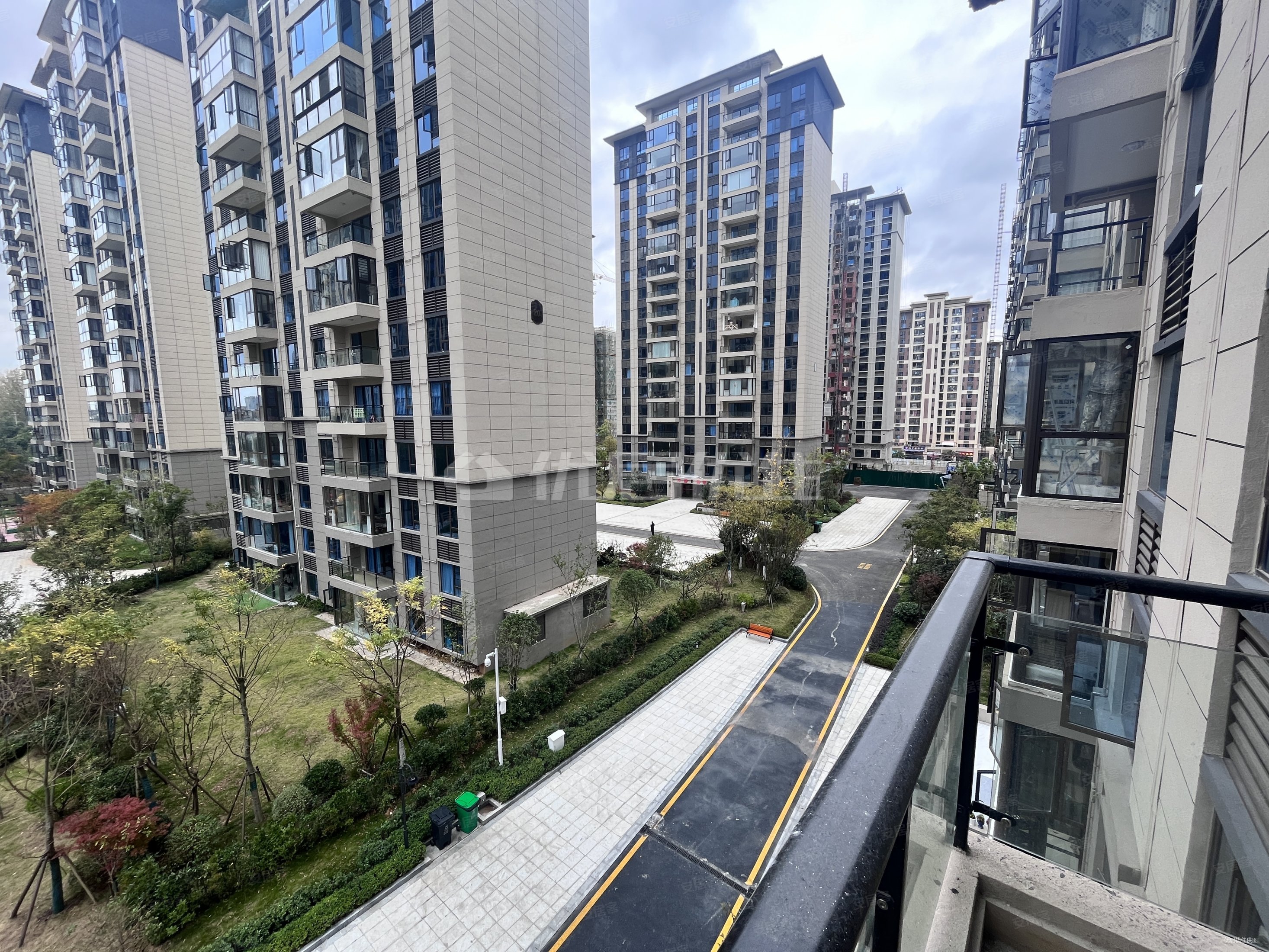 碧桂园云顶壹品3室2厅1卫118.24㎡北107万