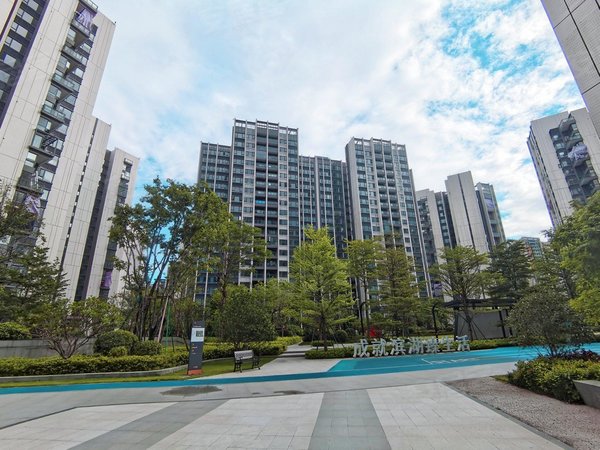 越秀高端小区 楼下花都湖公园 近地铁出租房源真实图片