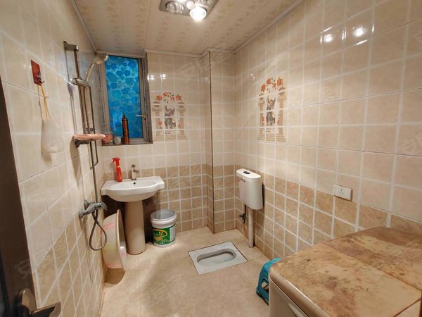 重庆长寿凤城街道晏家山水国际(二期)晏家广场旁边,业主住家装修,3房