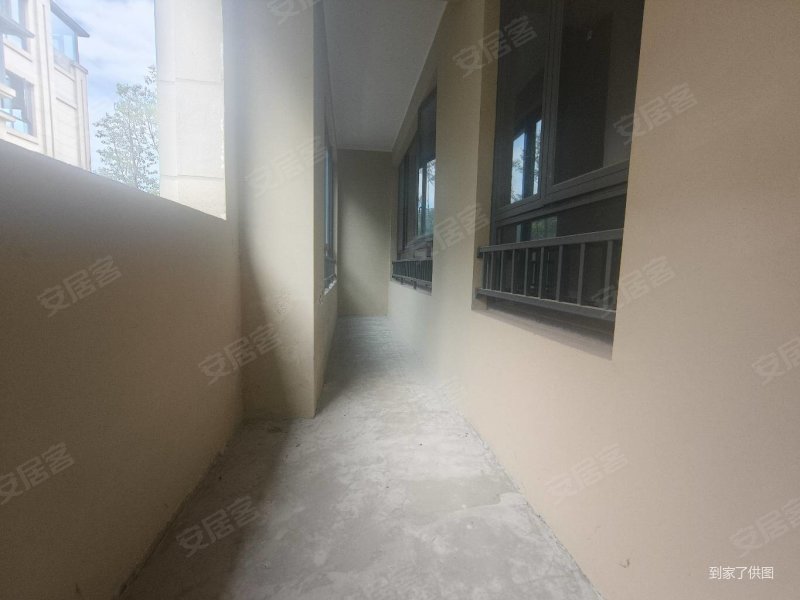 龙湖下叠一楼带花园 渎珊瑚 中小 随时看房,龙湖康田麓宸澜山樾二手房