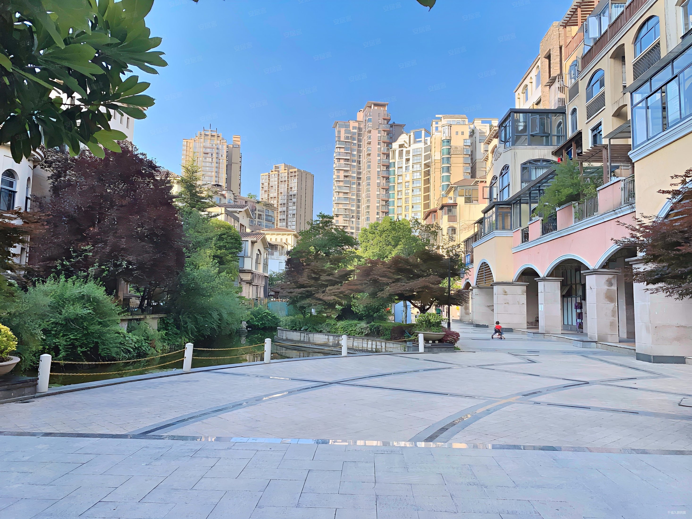 金龙国际小区中庭四楼洋房精装关门卖随时看房