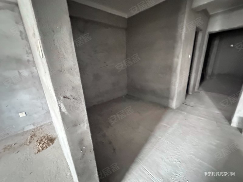 蓝爵世家三室两厅两卫采光好毛坯房随意装修有钥匙有钥匙看可贷款