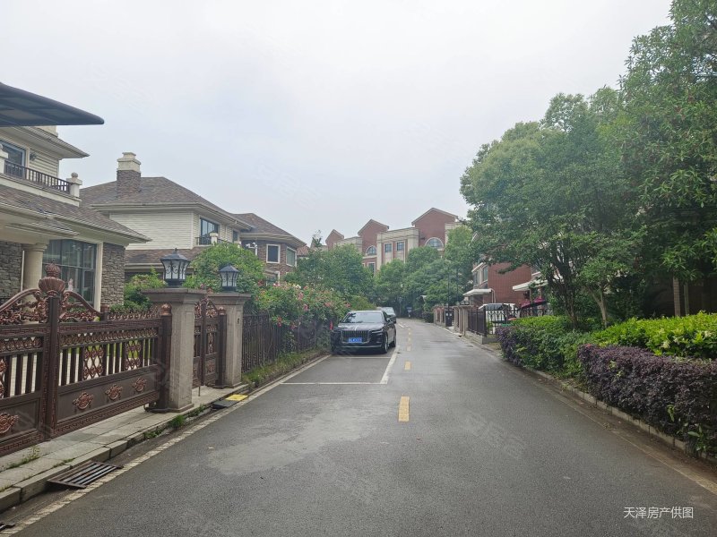 锦绣江南5室3厅3卫260㎡南北160万