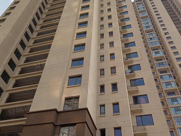 青岛市北杭州路云岭世家地铁口云岭世家2室1厅中层精装双气2800每月可