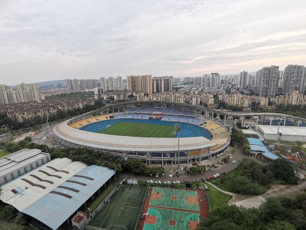 重庆永川万达广场奥兰半岛看体育馆的房子!视野巴适得很!