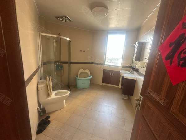 金华东阳东阳江北海德国际社区水岸绿庭(A区)可做电商245平精装带车位 有个大院子一年包物业出租房源真实图片