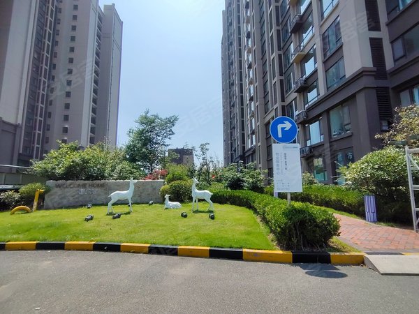 青岛黄岛隐珠银盛泰星海城二期三小旁,房源采光好,南北通透,业主诚意