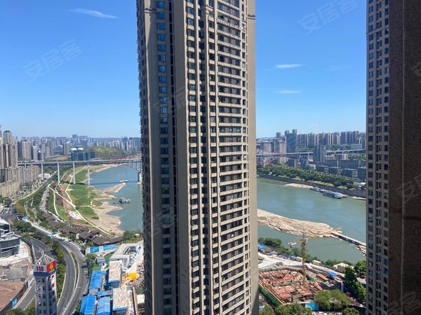 重庆江北江北嘴寰宇天下天玺江北嘴精装修三房租金可谈房屋整洁,拎包