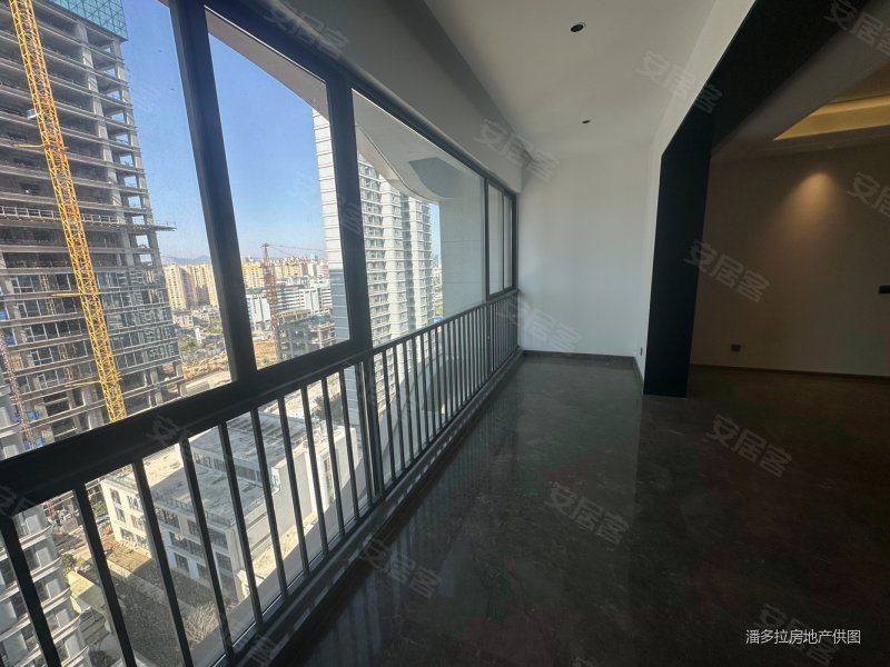 巫家坝绿地东南亚中心428公馆 临地铁   房视野开阔