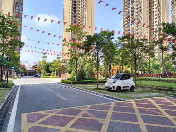 南宁西乡塘大学东路锦绣丽园单位房物业便宜,房龄新房东好讲,楼层采光