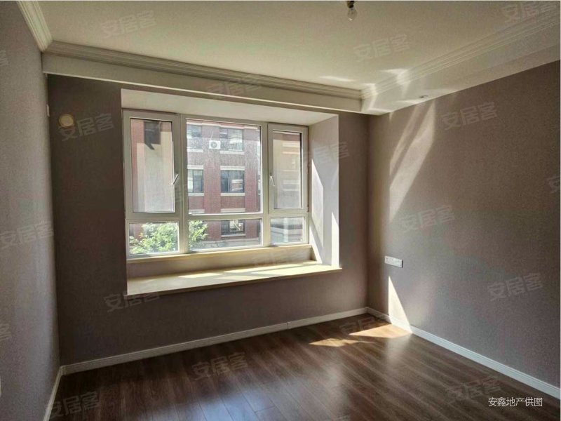 万科翡翠公园 一梯一户 电梯洋房 办手续3千元 急售