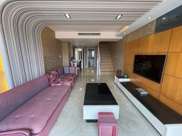 杭州富阳富春万科容大金色家园公望街地铁口一步路 交通便利 拎包入住