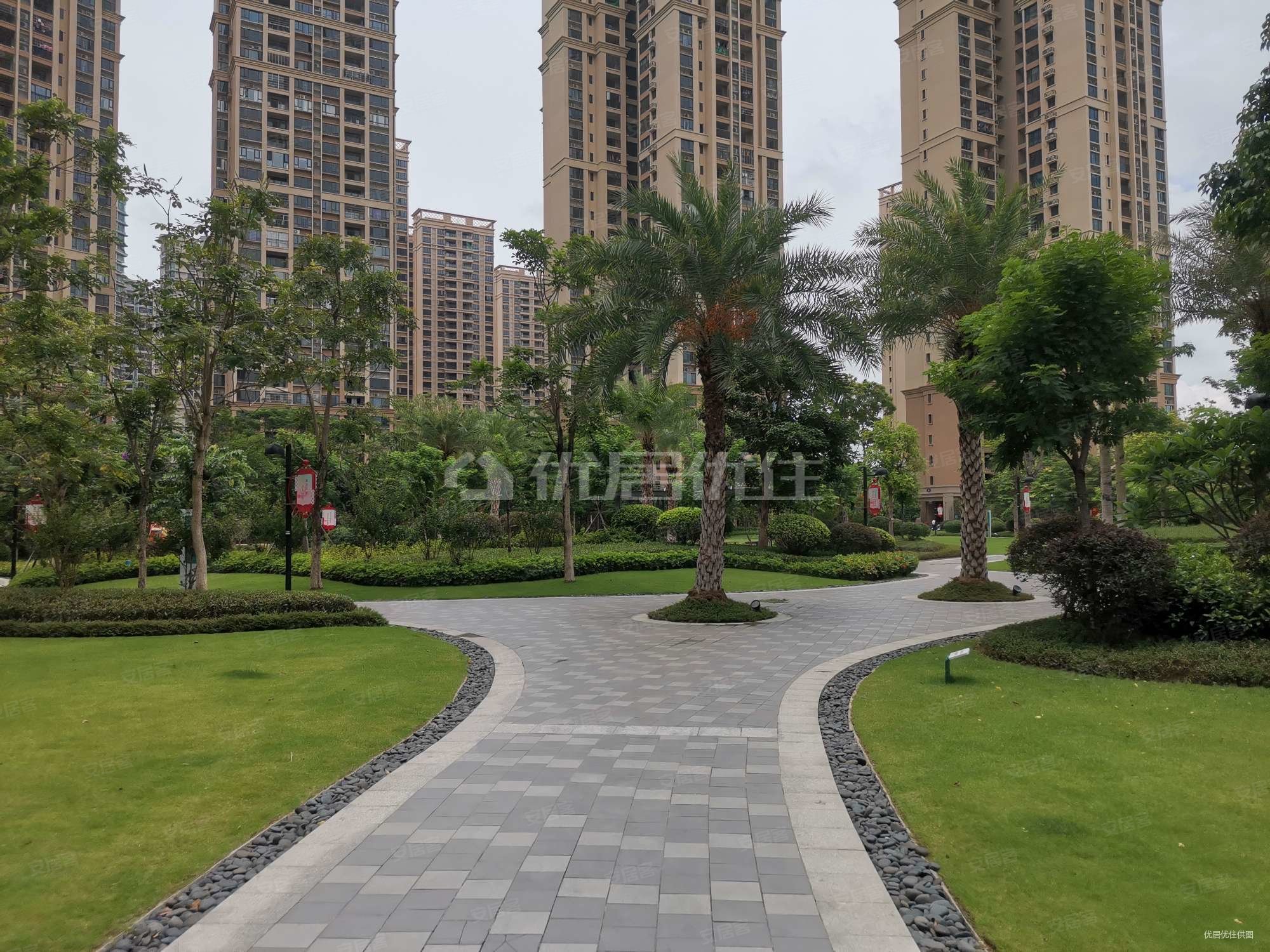 雅居乐雅湖半岛3室2厅2卫115㎡东128万