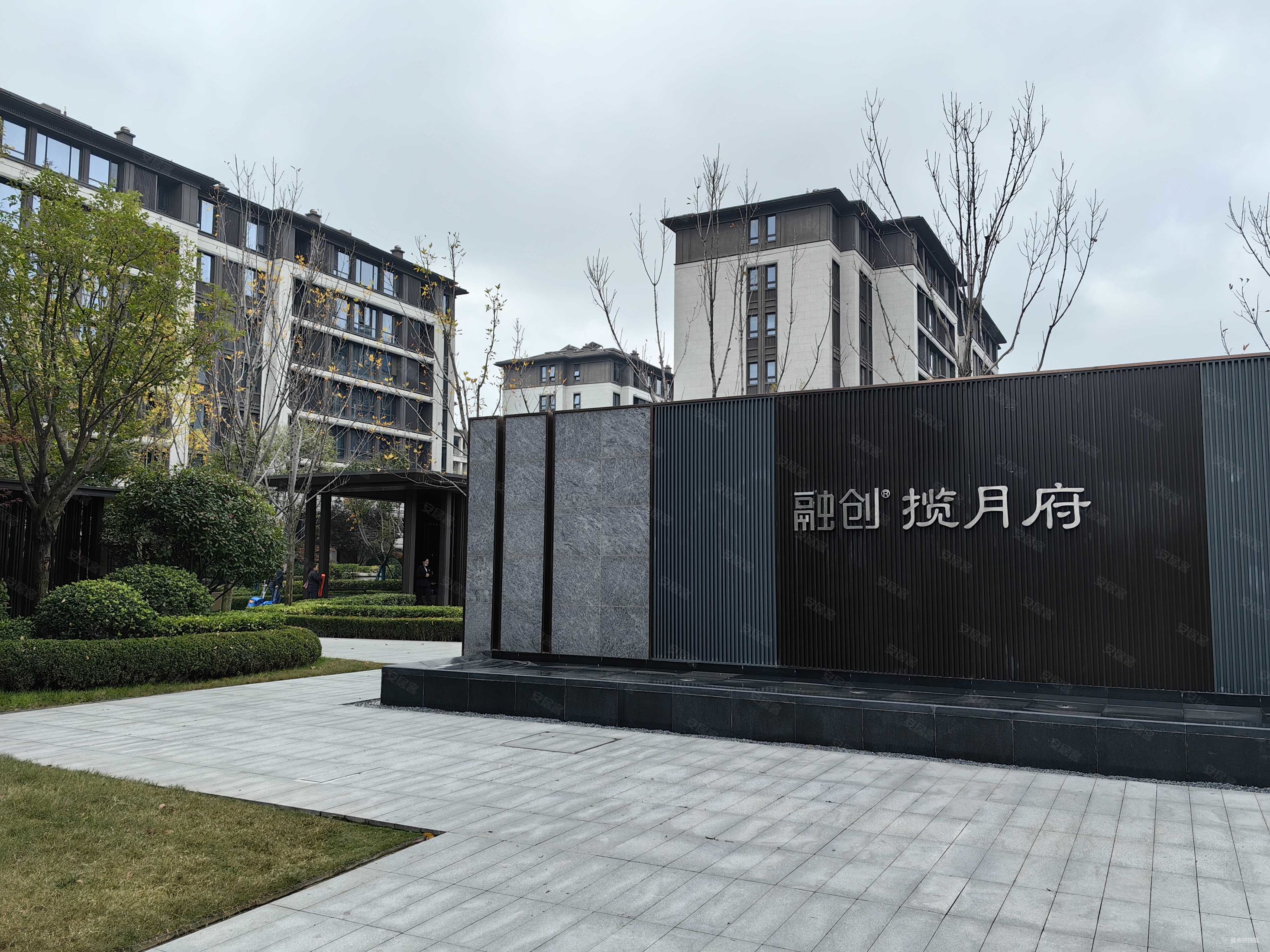 融创揽月府3室2厅2卫136.39㎡南353万