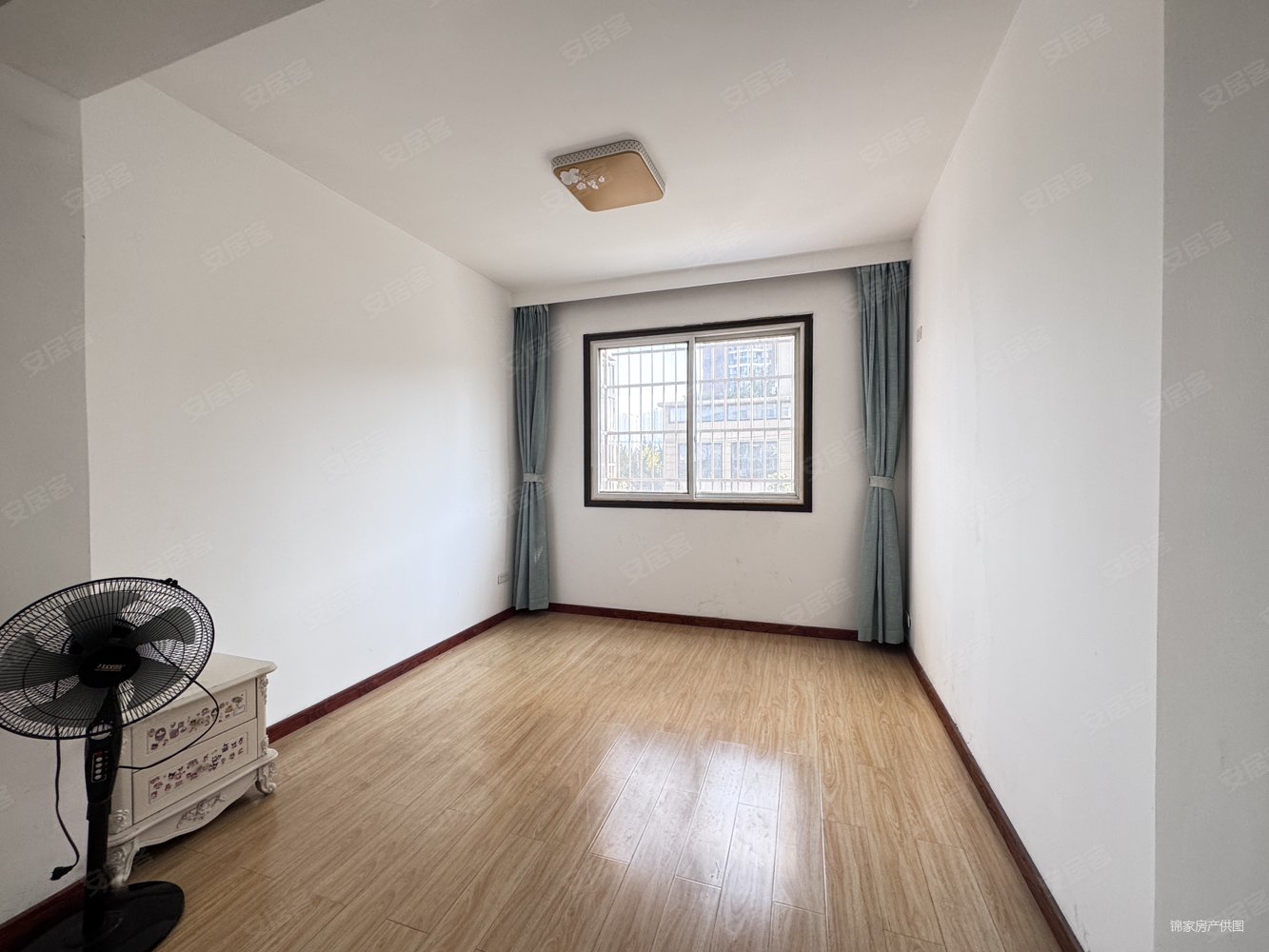 渝鄂光福苑3室2厅2卫125㎡南北33万