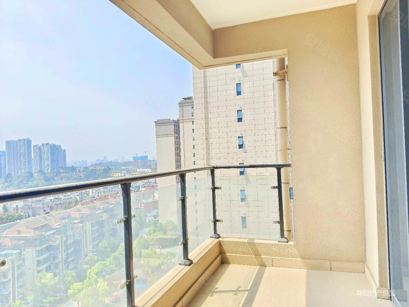 精装修小高层南北通透湖景现房交通方便环境好