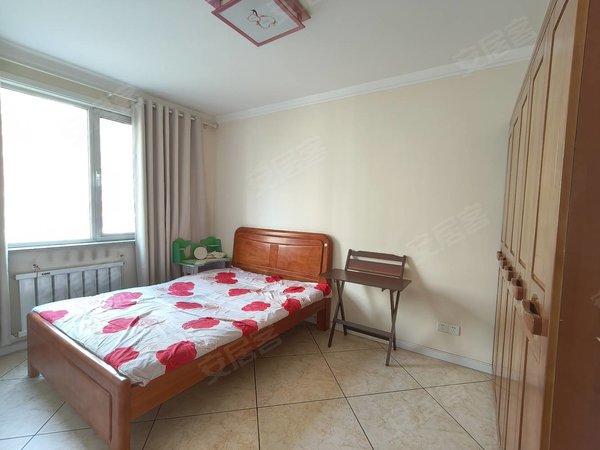 包头昆都仑包头乐园京奥港花园出租京奥港精装三室，130 平月租金 1900出租房源真实图片