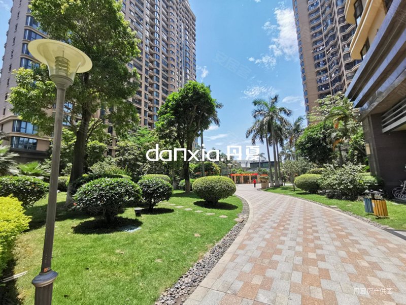 地铁口蓝湾国际边套通透大平层新装修未入住