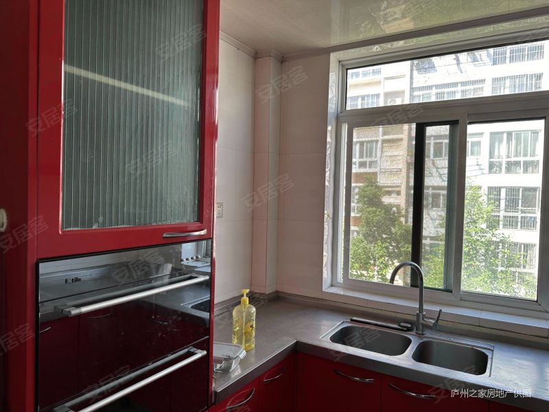 龙凤嘉园(一期) 中间楼层 出行方便 精装可拎包入住