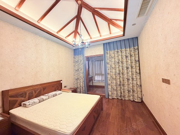 金华婺城湖海塘保集蓝郡(别墅)保集蓝郡别墅4层豪装自住会配家具实景更好看好谈出租房源真实图片