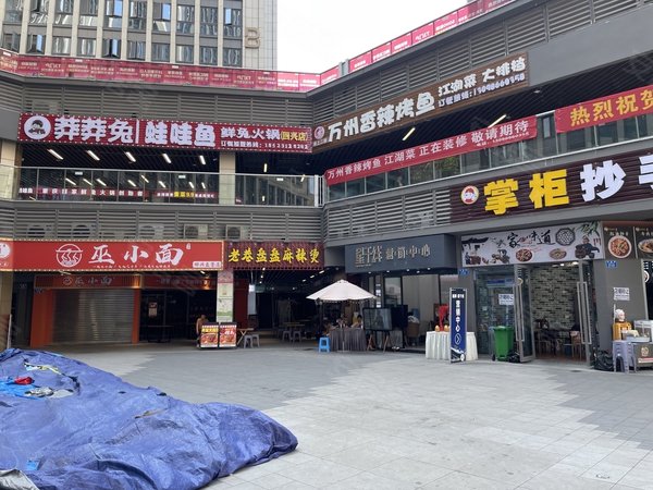 重庆渝北回兴旭辉星干线渝北旭辉星干线 1350租9号轻轨线楼上 拎包
