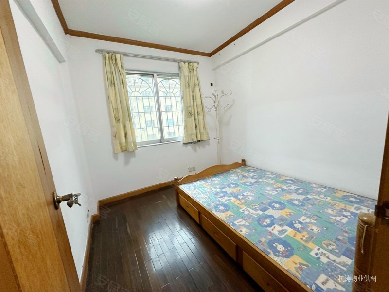 新香洲 9中17 嘉怡花园 南向 三房两卫出售