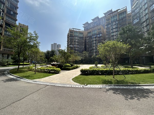 珠海香洲吉大海愉半岛花园海愉半岛花园 3室2厅2卫 159平 电梯房 精