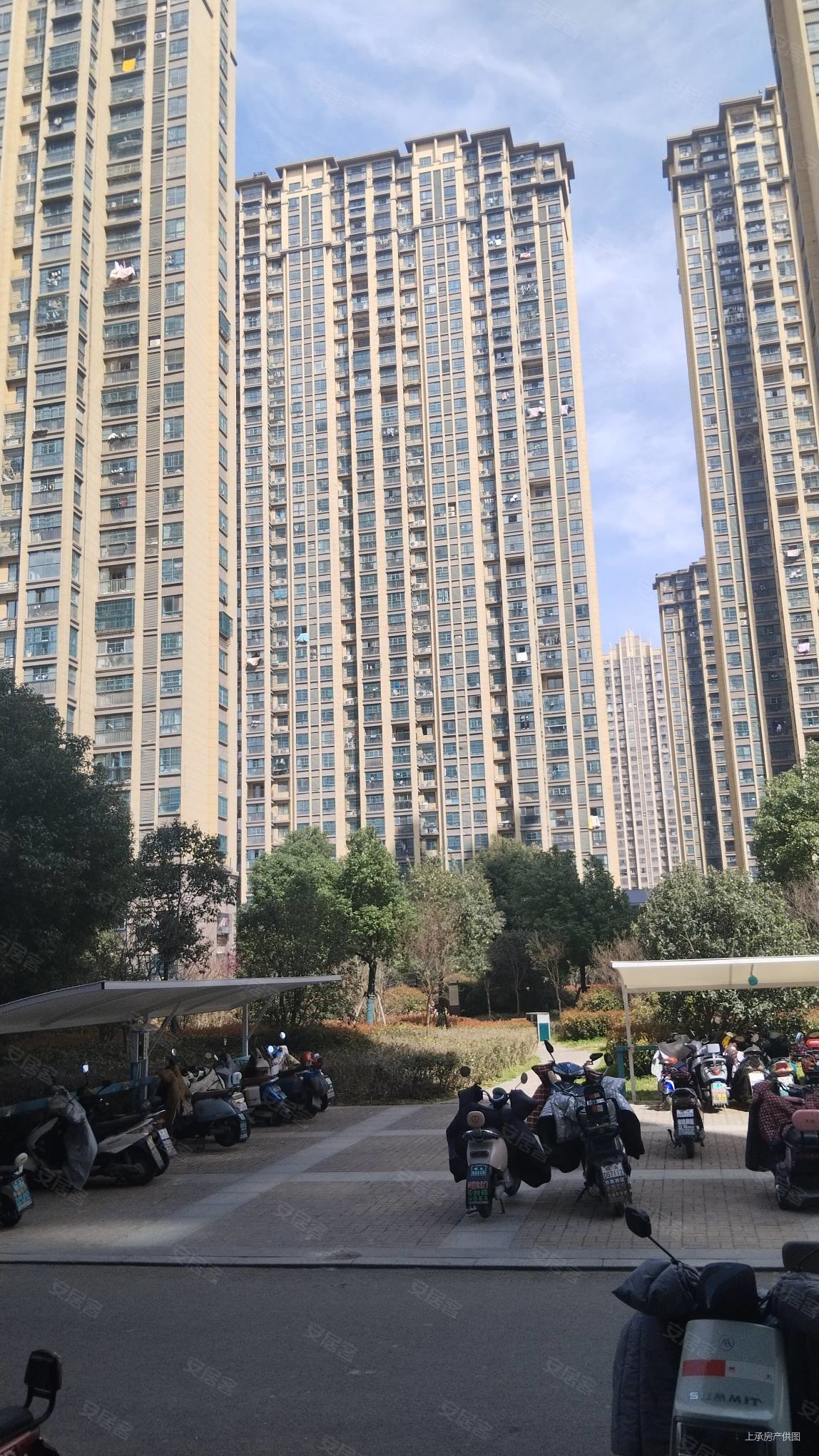 刚需小三居 商品住宅 商圈成熟 有电梯 高楼层视野好 临地铁,京冠御园