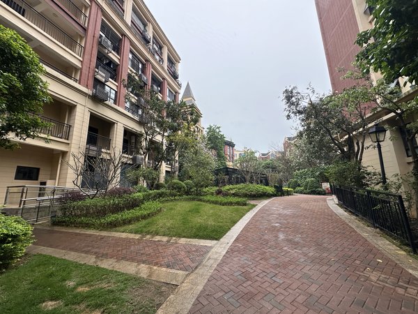 南宁青秀东盟商务中房翡翠湾东盟 中房翡翠湾豪装开间 楼层好  可拎包