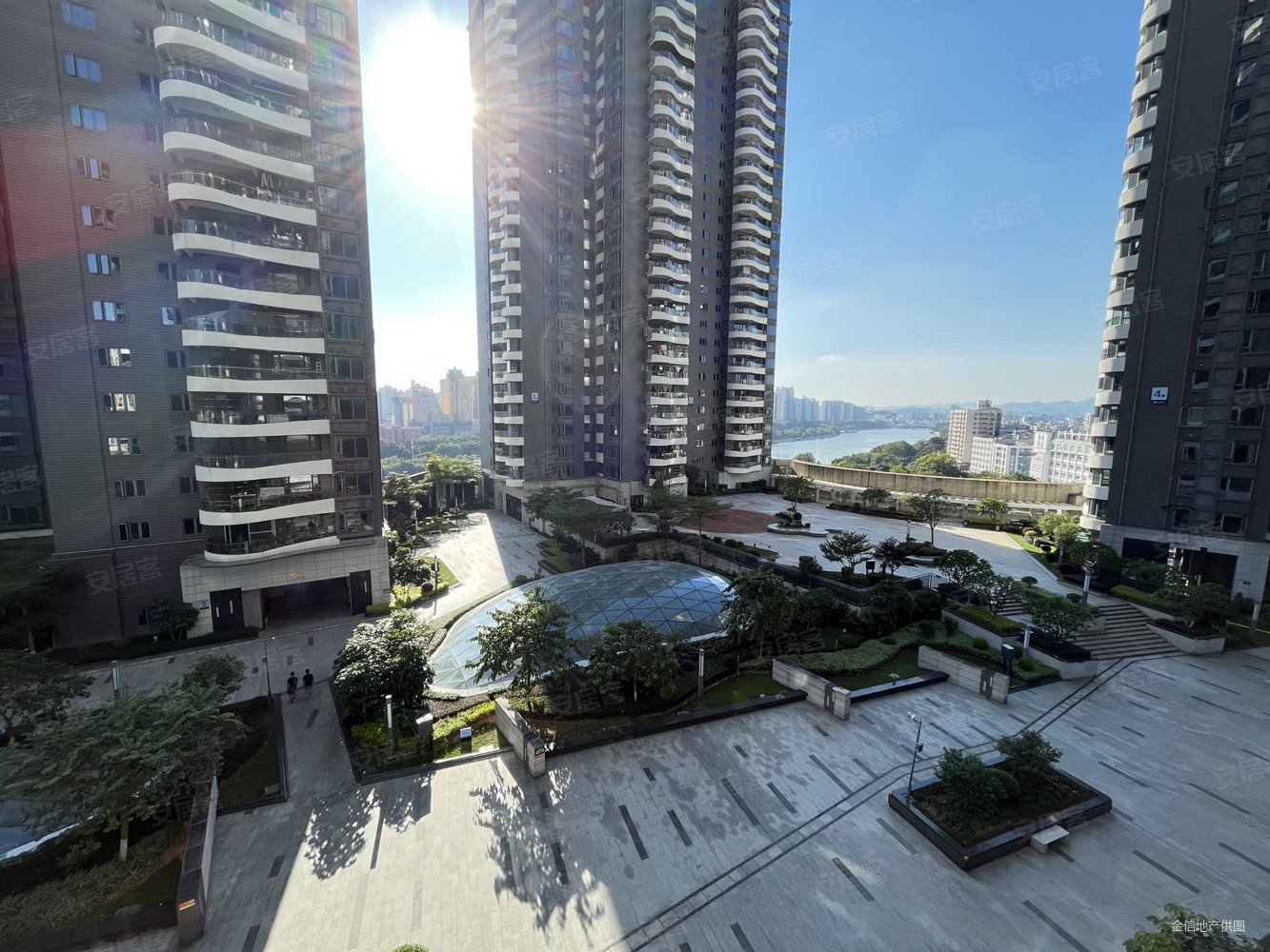 东湖花园9号小区4室2厅2卫133㎡西南215万