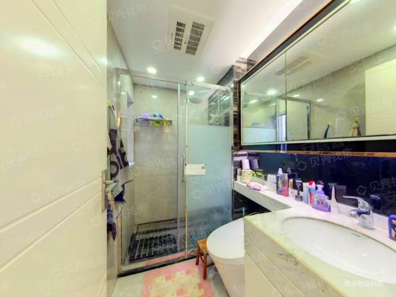 急售  格力香樟两房 业主装修花60个 诚心出售