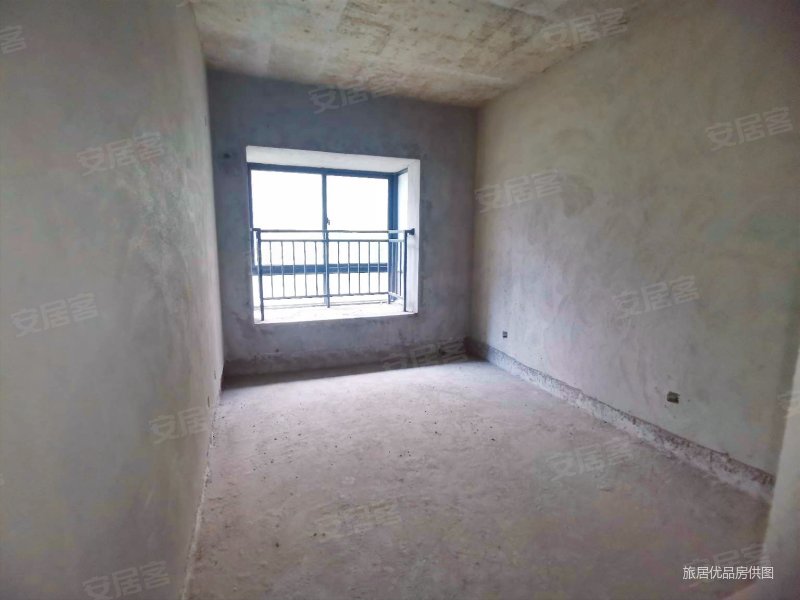 包送车位 新小区 海秀花园 三房 出价格就卖 随时看房