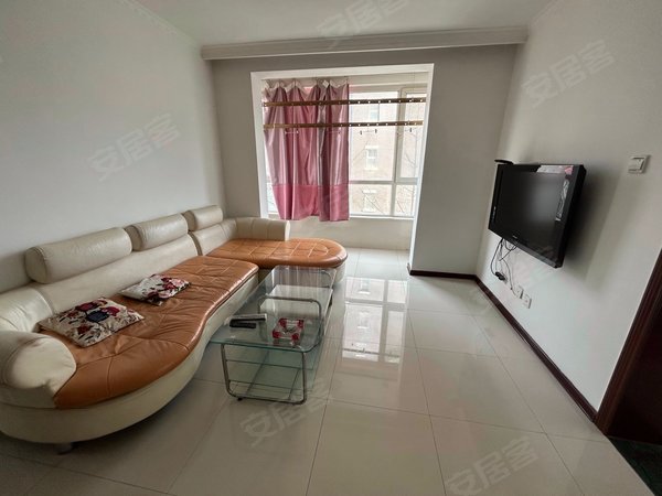 沈阳苏家屯临湖河畔花城河畔三期南门门口两室1200每月3楼有钥匙随时