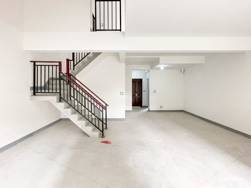 送100平院子玉兰四期洋房底复挑高54米地下室有钥匙