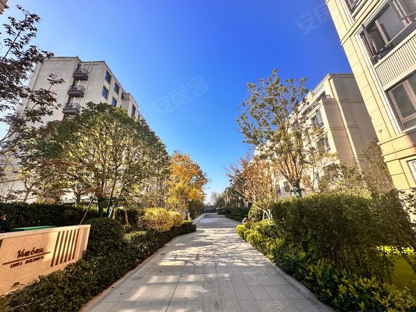 上海青浦徐泾金地虹悦湾金地开发 下叠别墅4房3卫出租 家具电全配随时