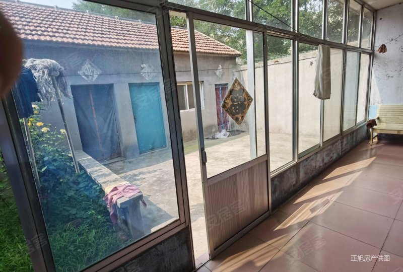 附房封的阳台 后厦子 出门 尚文带车库,坊子区粮食局宿舍二手房,25万