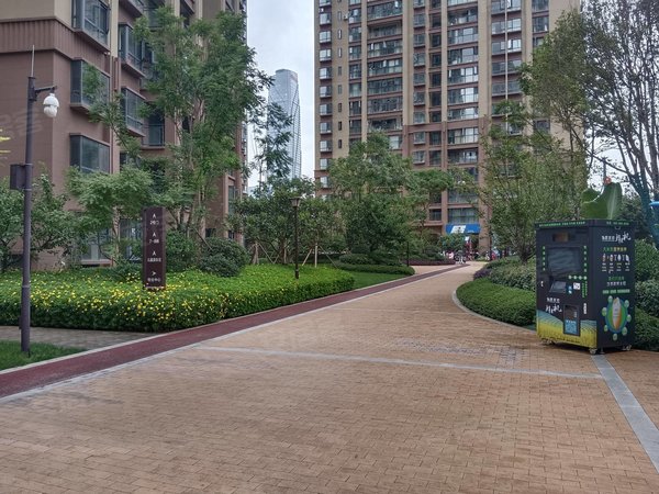 昆明西山前卫营润城八区润城八区 3室2厅 正东向 精装修 带全套家具