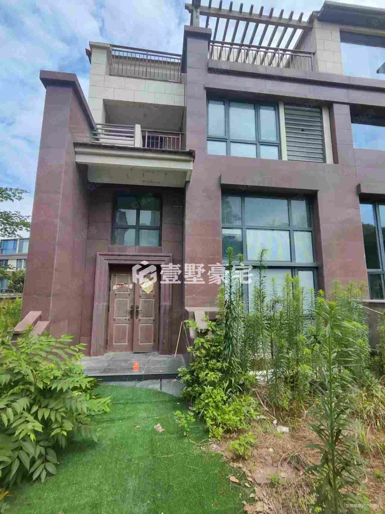 武夷绿洲沁荷苑(别墅)4室2厅3卫236.94㎡南北1388万