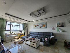 抚顺高湾新区高湾路紫龙新城！电梯3室两厅，包暖气物业，配套设施齐全，下楼车站出租房源真实图片